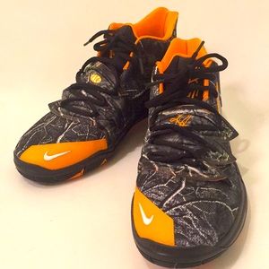 BIG KID’S KYRIE 5 TACO PE